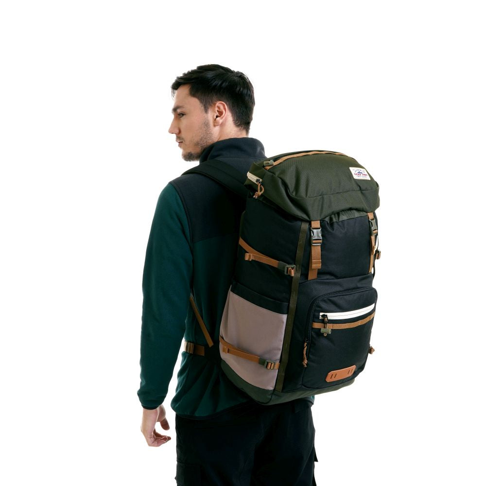 EIGER Weekender 32L Ruck Backpack