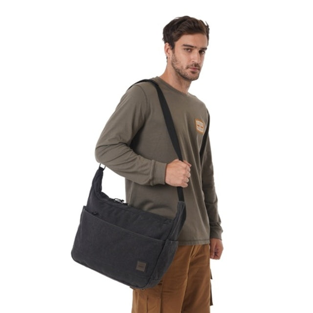 EIGER BTR Canvas Messenger Laptop