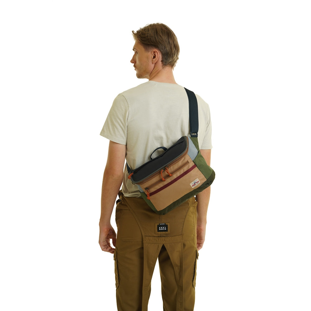 EIGER Weekender Tablet Shoulder Bag
